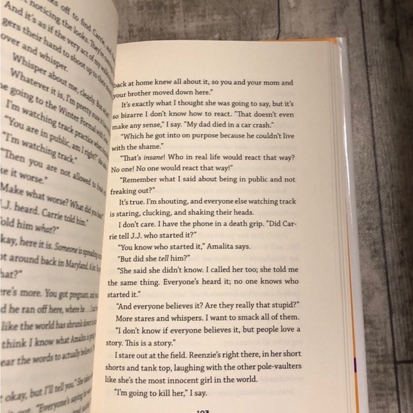 "Autumn Falls" YA Hardcover Book - Book 1 - by Disney actress Bella Thorne - Picture 3 of 11